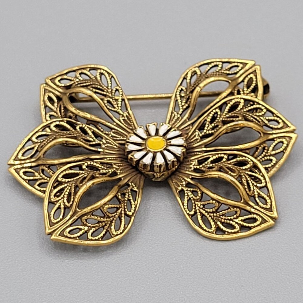 Gold Tone Floral Flower Shaped Brooch Pin Enameled Daisy Center Open Work